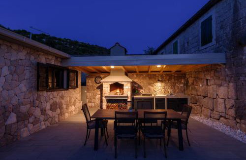 Villa Bosilen with private pool, near Trogir, Split airport, quiet area, family villa - Photo 49