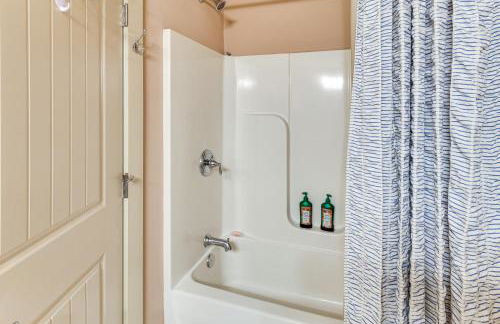 Walk to Marina Center Hill Lake Home with Hot Tub - Foto 17