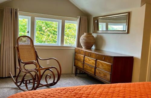 *Boho Bungalow-King-Backyard-Full Kitchen-W/D* - Foto 18