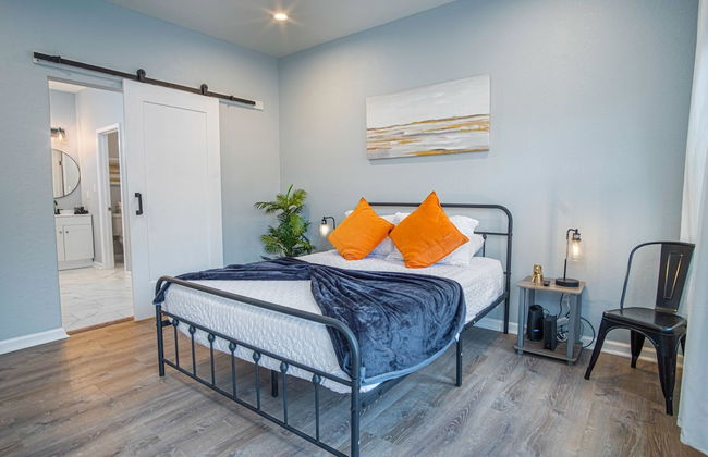 Downtown Dream Home Spacious 4br/2ba Sleeps 12! - Foto 7