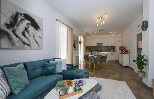 Beautiful Villa surrounded by Greenery with Swimming Pool - Photo 22