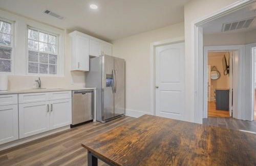 Classic City Apartment w Firepit - Photo 11