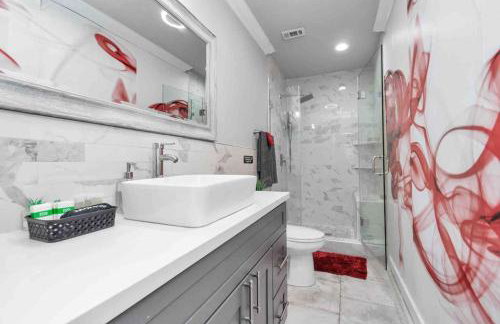 Prolific Red Luxe: Private Deck + Stylish Living - Photo 22