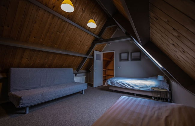 Superb Holiday Home on a Mini Campsite Near the Beach - Photo 8