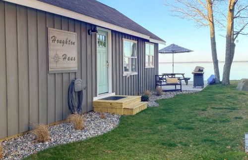 Charming Modern Cottage on Houghton Lake! - Photo 3