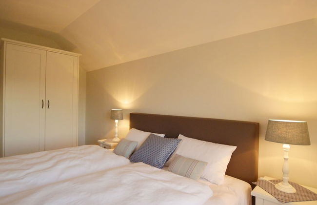 Charming Fens Family Home - Photo 3