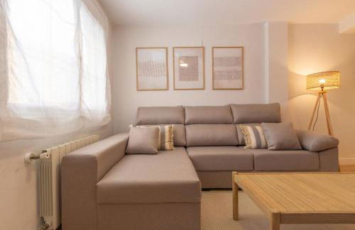 Arena Marina - Pool and relaxation near the airport - Foto 46