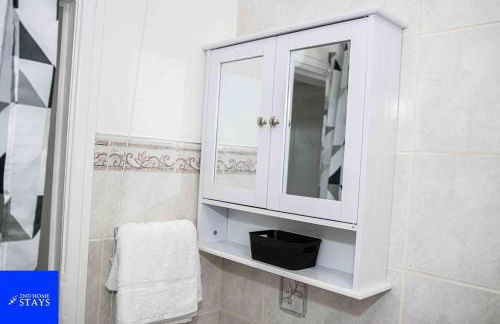 Stoke House Sleeps 6 with Garden and Parking - Foto 17