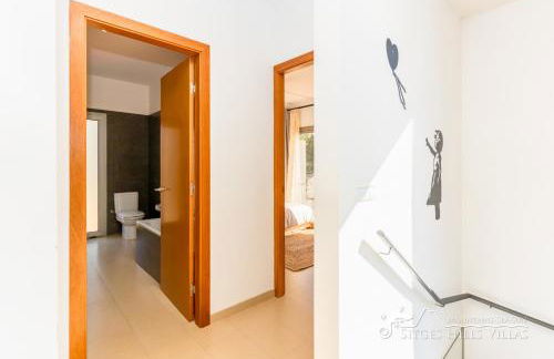 Designer Villa Elodie with private pool and space - Foto 25