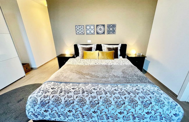 Modern 2BR Penthouse Near Diamond District by Oneluxstay - Foto 26