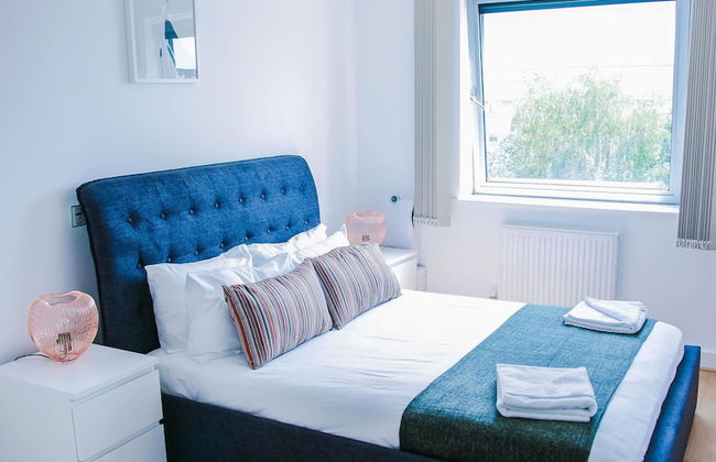 Riverside 2 Bed Apartment - Foto 5