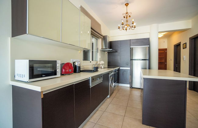 Beachfront 3 BDR Villa With Pool - Photo 18