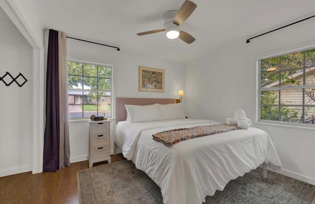 Elegant and Stylish Glenmoor Abode - 5 min to Town - Foto 9