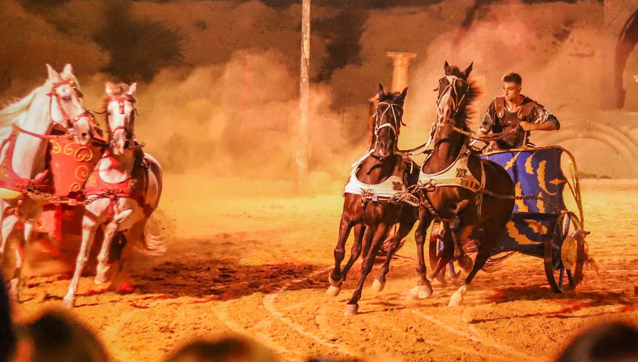 Ticket to Gran Circus Maximus Show with Dinner - Foto 1