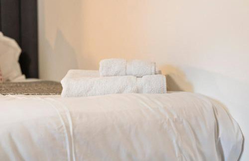 #111 New Farm with hot tub and Sauna - Sleeps 18 - Near Elmore Park - " Perfect for Contractors and Families - Parking space for 10 cars" - Foto 56