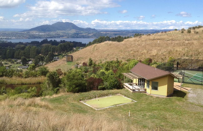 The Lakeview House Apartment - Photo 13