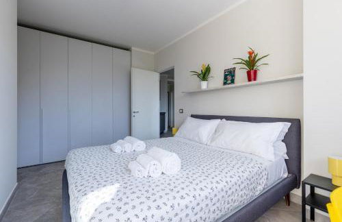 GuestHost -Elegant Seaside Apartment with Pool and Parking - Foto 16