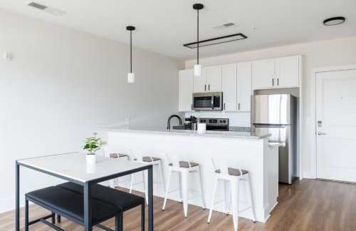 Luxury 2BR Condo Steps from UAB Campus 5a - Photo 4