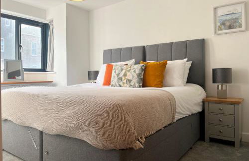 Beautiful 3 Bed Townhouse with Parking, close to Sea Front - Photo 21