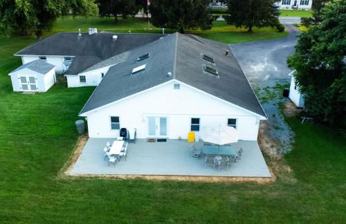 Delaware City Oasis Indoor Heated Pool - Foto 1