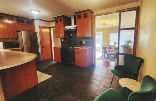 A Rare find - Bright, Warm, Charming Central Austin Home - Photo 13