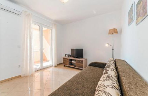 1 Bedroom Cozy Apartment In Vlasici - Foto 1