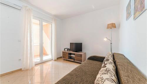 1 Bedroom Cozy Apartment In Vlasici - Foto 1