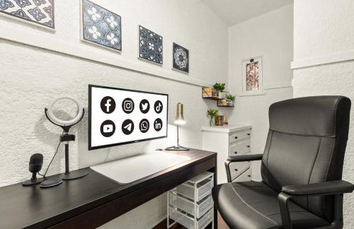 Visit the Beach from a Historic Downtown Apartment - NRP21-00092 - Foto 4