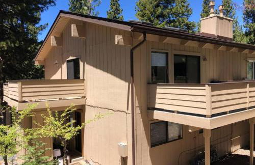 Fun & Air Conditioned Lake Tahoe 3 BR/2.5 BA Home - Foto 47