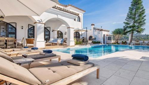 Superb Villa Near Golf Course With Heated Pool & Jacuzzi - Foto 3, sunbed