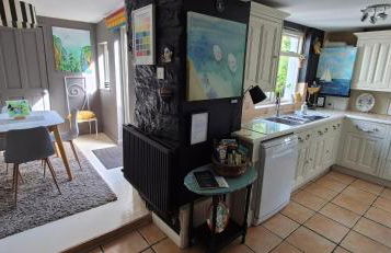 An Artist's Cottage - Photo 11