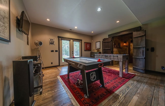 Chateau Fortine Retreat for 6! - Photo 33