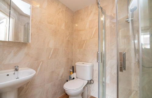 Fantastic 4 bed house with 3 bathrooms in pleasant location - Foto 10