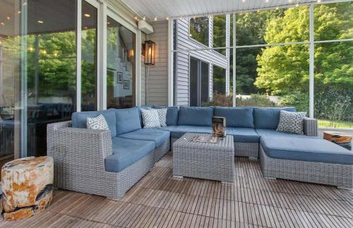 Spacious A-Frame with Lake Michigan Views & Hot Tub-Family Friendly - Foto 47