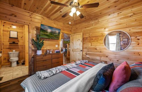 Indoor Pvt Pool, Pkyway, 44, HotTub, BBQ, King - Photo 16