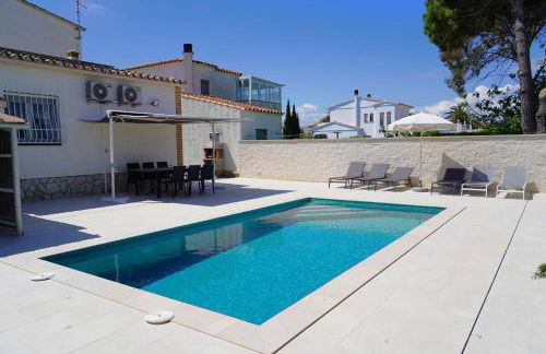 Comfortable house with a pool very close to the beach, Amfora Cugat Sant Pere Pescador - Foto 8