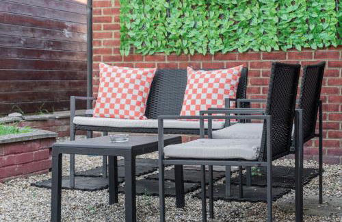 Detached House in Ashford with Free Parking and Hot Tub - Sleeps 10 - Foto 8