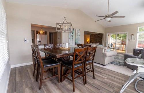 Charming Waterfront Cabin - Sleeps 10 - Photo 33