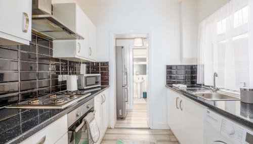 Modern 3 bedroom House - Parking - Sleeps 6 - Foto 2