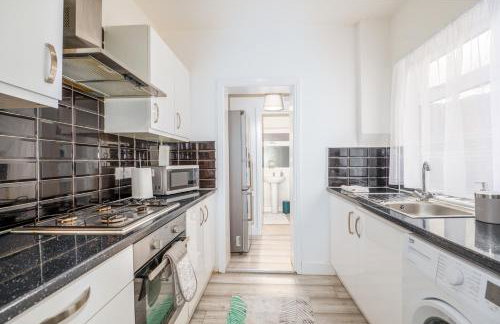 Modern 3 bedroom House - Parking - Sleeps 6 - Foto 2