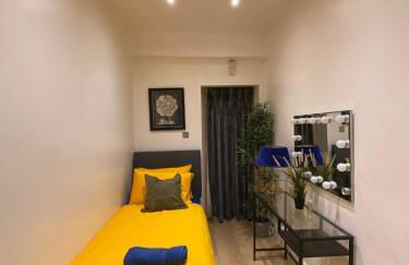 New Elegant 2 Bed flat in Chiswick - Photo 5