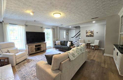 Cozy 5BR Family Retreat Firepit Games Patio - Foto 6