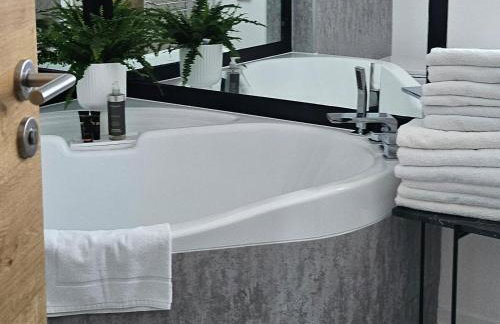 CASA8070 - Exklusive große Maisonette-Wohnung 91 qm für Familien, Gruppen, Geschäftsreisende, inklusive Parkplatz, WLAN, Kaffee und Tee, voll ausgestattet für 1 bis 9 Personen, zentrumsnah an der Autobahn A9 Ingolstadt-Süd - Photo 28