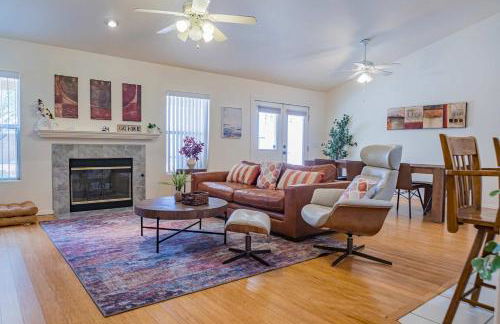 Modern House with Office Cornhole Near Freeways - Foto 1