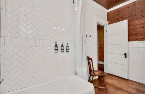 HGTV-Featured Beach Home- Walk to Beach- Sleeps 12 - Foto 14