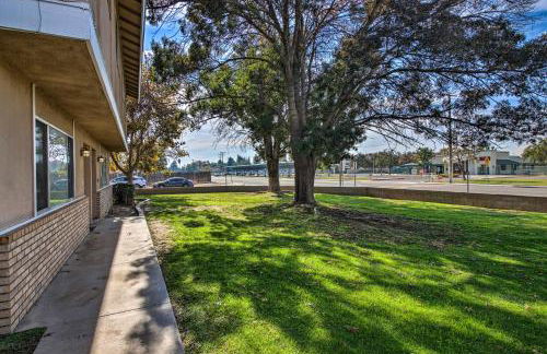 Central Bakersfield Townhome with Private Patio - Foto 30