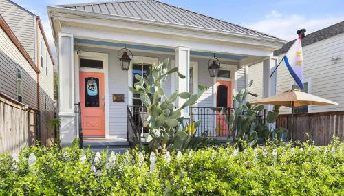 Upscale 3 Bed 2 Bath Private Home in Uptown New Orleans! Close to Magazine Street, Universities, & French Quarter - Foto 2, Garden view