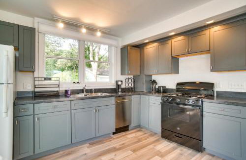 Mashpee Cottage with Deck Walk to Beach - Foto 8