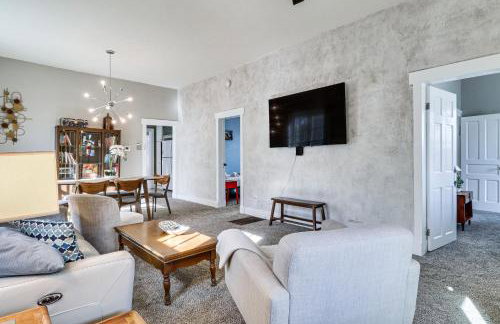 Deck and Home Office Walkable Albuquerque Home - Photo 6