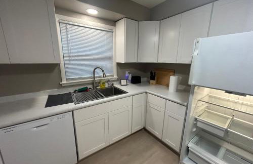 Spacious 3 Bedroom Home with Game Room and Parking - Foto 8